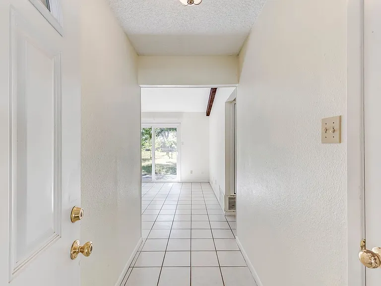 2404 Andover Dr — Photo 5