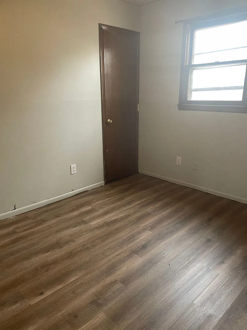 209 S. Oak Cliff Drive — Photo 2