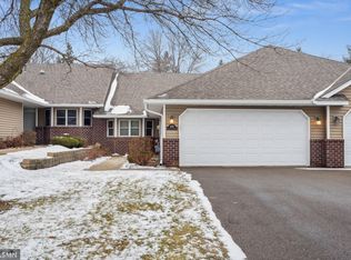 655 Overlook Dr, Roseville, MN 55113