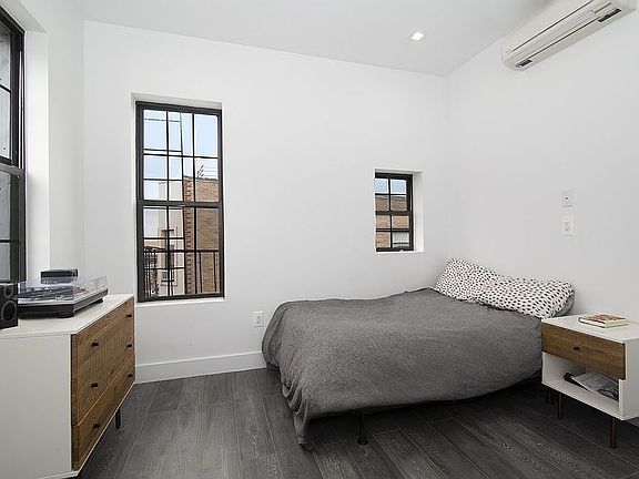 5th image of 238 Wyckoff Ave #2L