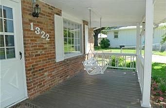 3rd image of 1322 Meadow Ct