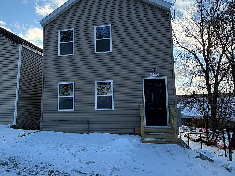 723 Burden Ave #1 — Photo 10