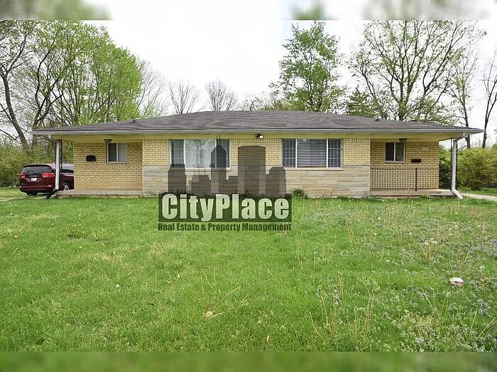 1213 Taylor Dr E — Photo 3