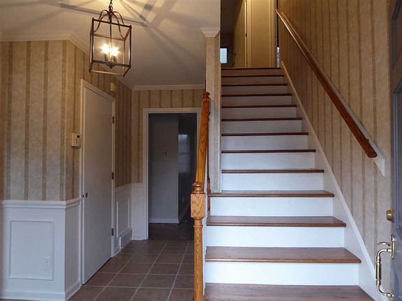 4th image of 3040 Fairborn Dr