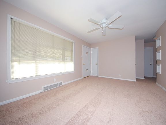 3rd image of 7924 Elton St