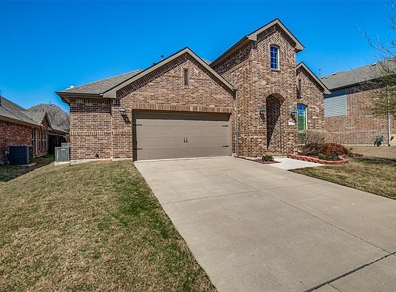 2nd image of 5604 Pinewood Dr