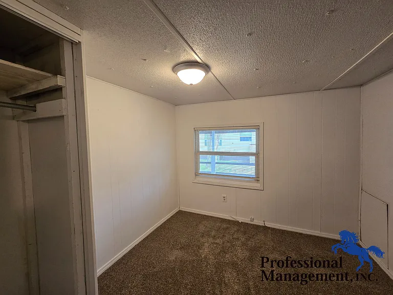 2108 E Maryland Ln — Photo 7