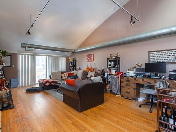5th image of 2828 N Talman Ave Unit J