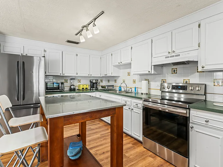 3640 Anderson Ave — Photo 36
