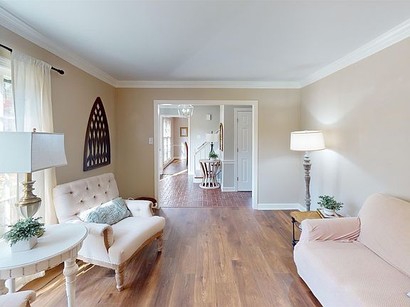 4th image of 8452 Winthrop Ct