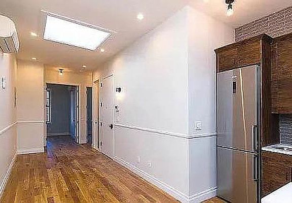 2nd image of 331 Melrose St #3F