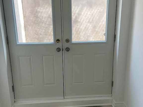 3rd image of 143 Botelho Cir