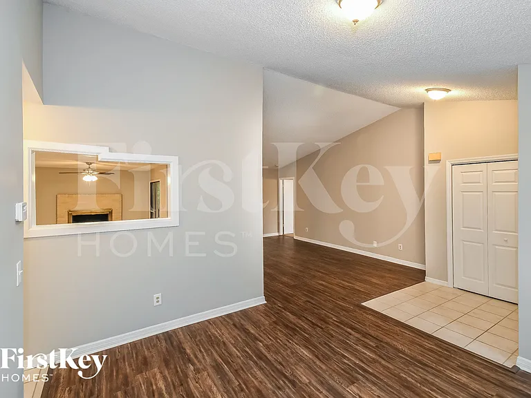 798 Gilda Dr — Photo 3