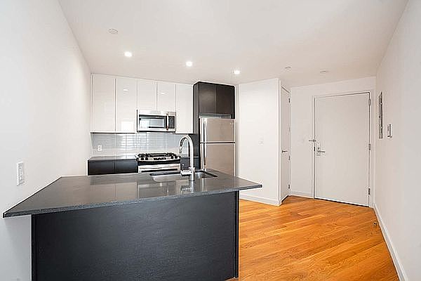 1st image of 31-43 Vernon Blvd #807