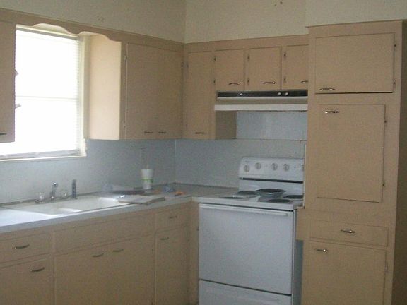 4th image of 2102 Terrace Dr