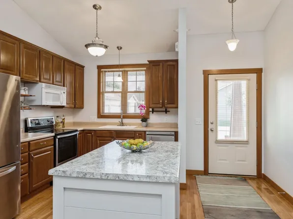 1185 Parkwood Ln, Stillwater, MN 55082