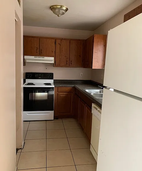 6121 SW 12th Pl — Photo 7