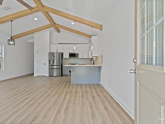 3rd image of 512 N E St