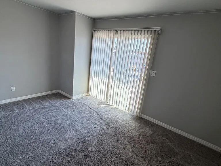 2820 S Sandhill Rd — Photo 11
