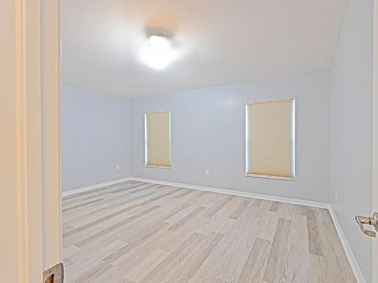 2306 Lawrence Hall St — Photo 11