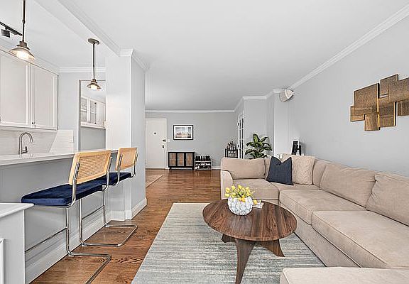 5th image of 63 E 9th St APT 4R