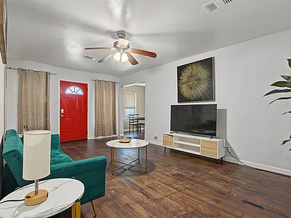 4th image of 601 Main St