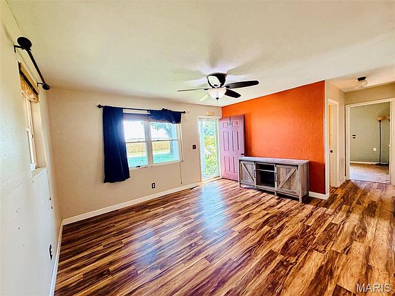 5th image of 705 W Sand Rd