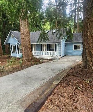 2nd image of 988 NE Pennington Loop