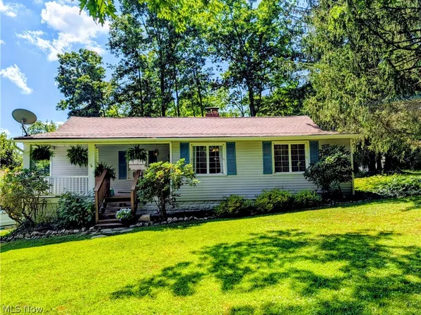 11650 Chestnutdale Rd, Chardon, OH 44024
