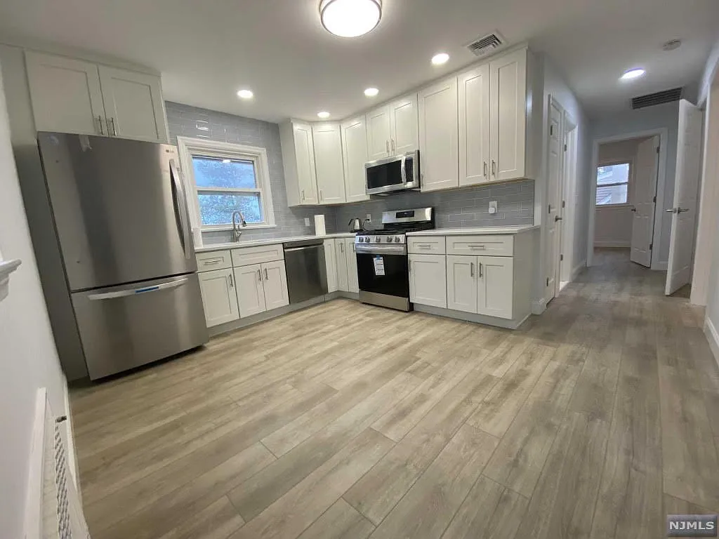 2 bed, $2,700 — Photo 2