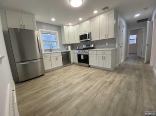 637 6th St FLOOR 2, Carlstadt, NJ 07072