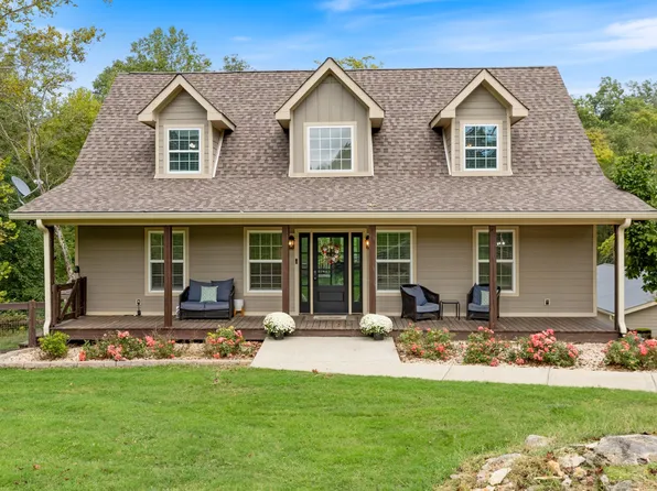 157 Gibbs Rd, Burns, TN 37029