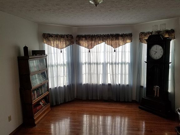 5th image of 52 Medlock Ln