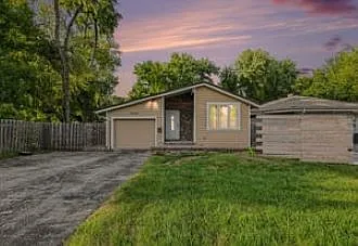 3 bed, 1827 sqft, $2,400 — Photo 3