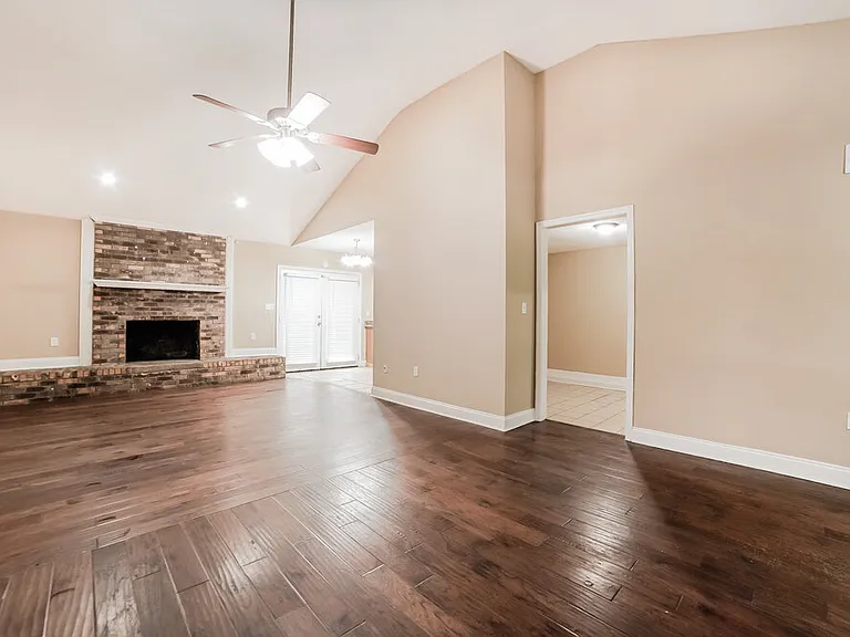 732 Charter Oak Dr — Photo 4