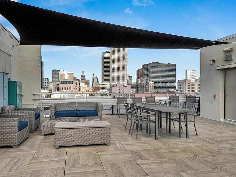 The Howard Luxury Apartments — Photo 49