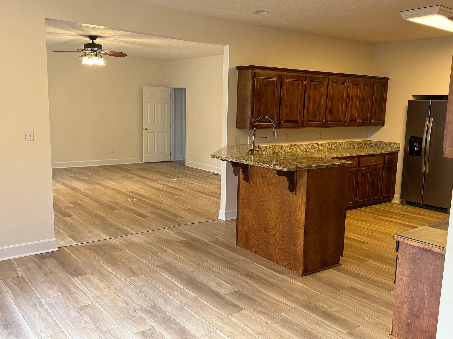 3 bed, 1920 sqft, $2,200 — Photo 4