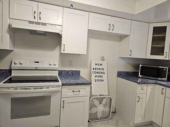2nd image of 1220 SE 40th St APT 7