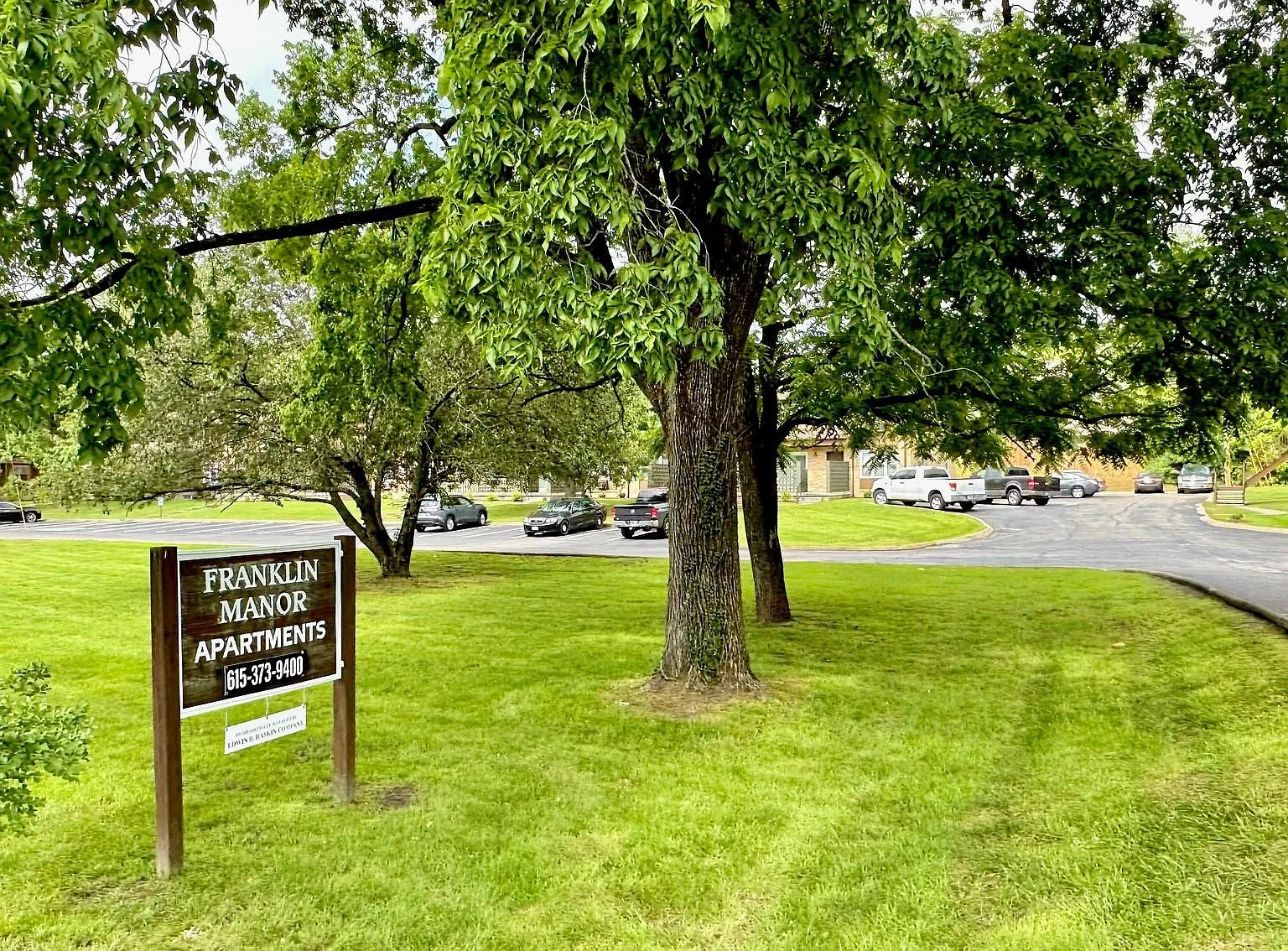 Franklin Manor Apartments — Photo 2