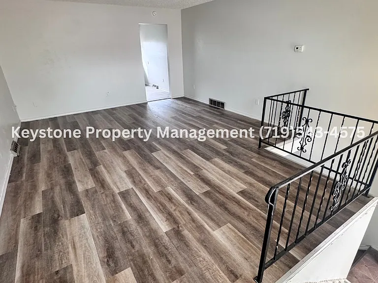 Charming Townhome in Pueblo West Comfortable & Convenient Living $1300/$1300 — Photo 3