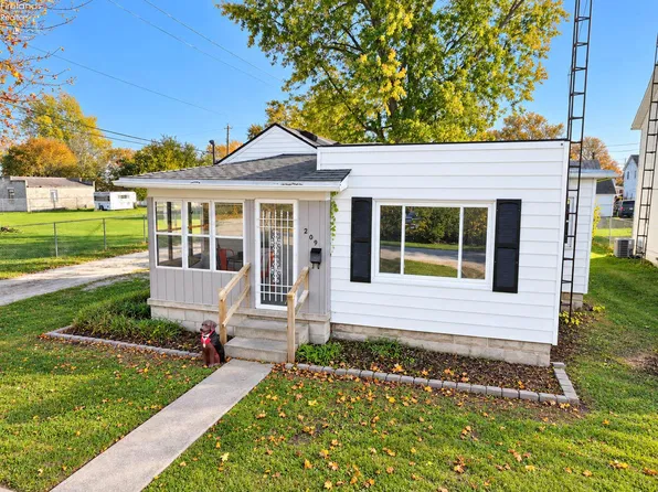 209 E Stone St, Gibsonburg, OH 43431