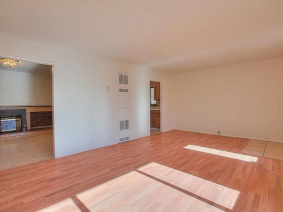 4th image of 6225 Hannett Ave NE