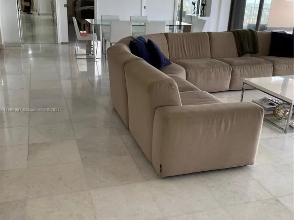 1800 NE 114th St APT 2310, Miami, FL 33181