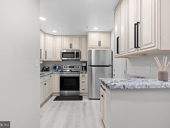 3rd image of 4707 Summertime Dr