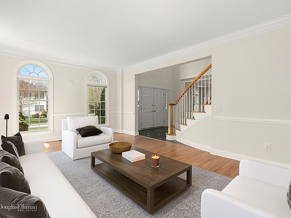 5th image of 23 Carlton Dr