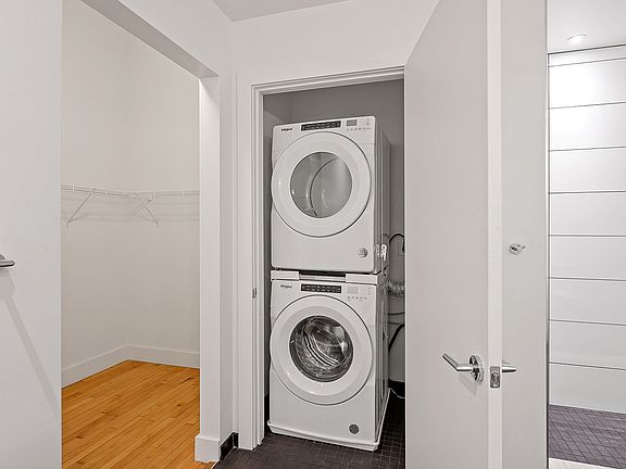 3rd image of 100 E Central Pkwy APT 307