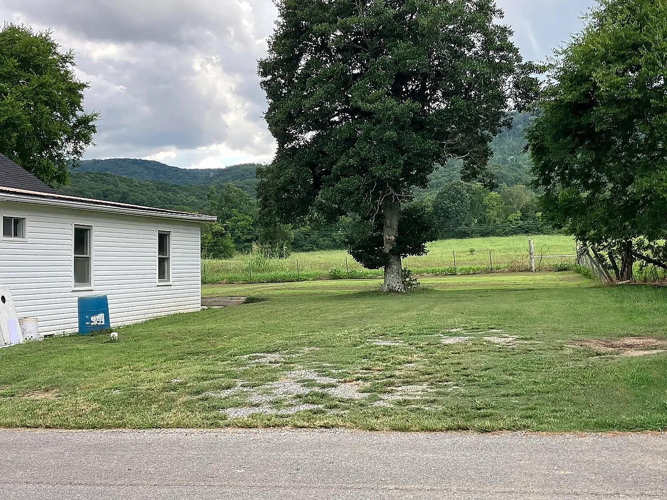 3 bed, $1,200 — Photo 3