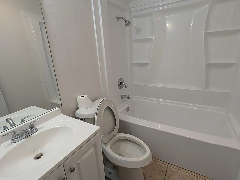 5608 Clubhouse Dr #B — Photo 8