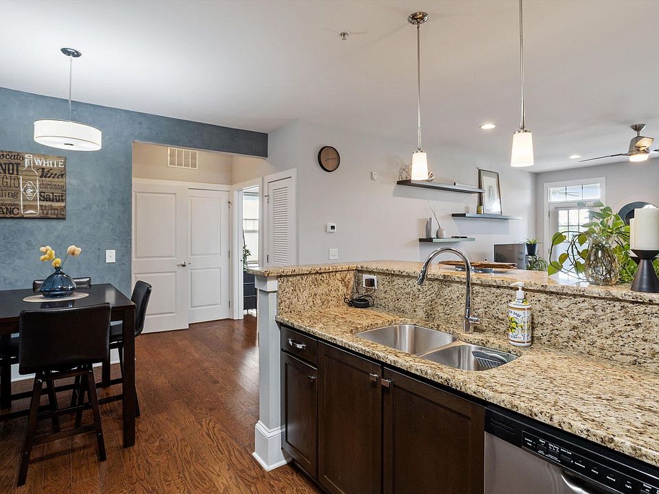 1st image of 601 Finsbury St APT 207