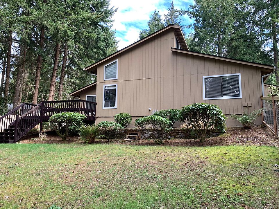 Privacy & tranquility found in this nicely remodeled left unit of the duplex. Newer roof.